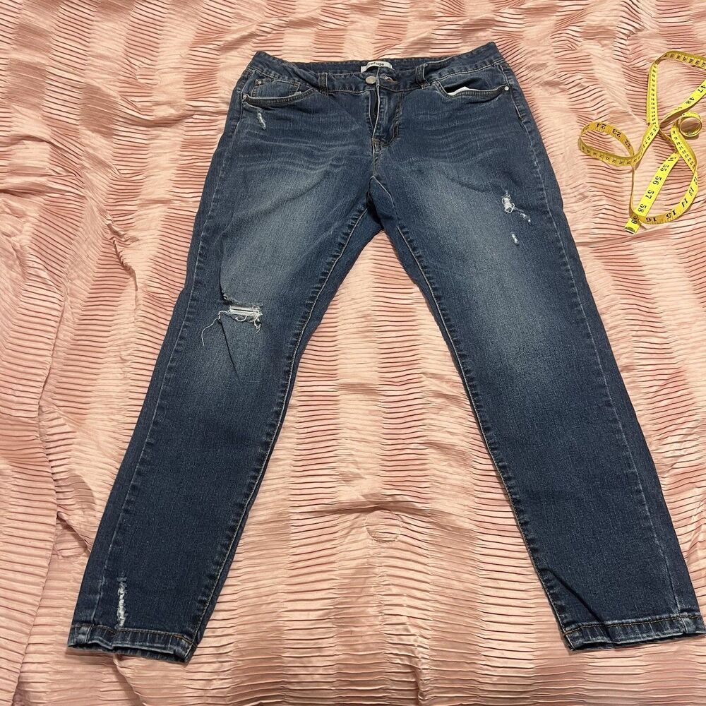 Refugee Size 12 Jeans Blue Distressed Cropped